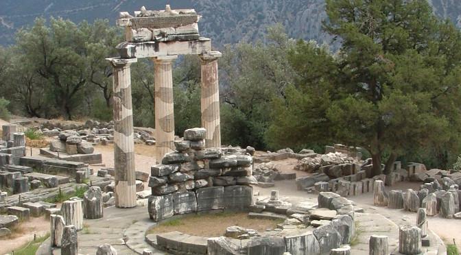 Delphi_tholos_cazzul