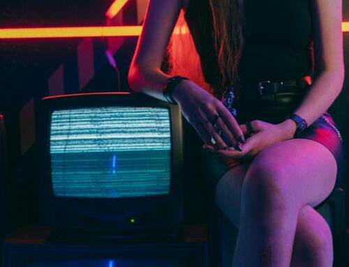 Scientists Confirm That People Who Say They ‘Don’t Watch TV’ Are Lying and Secretly Bingeing Trash